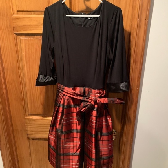 Leslie Fay Plaid Print Holiday Dress - Picture 2 of 6